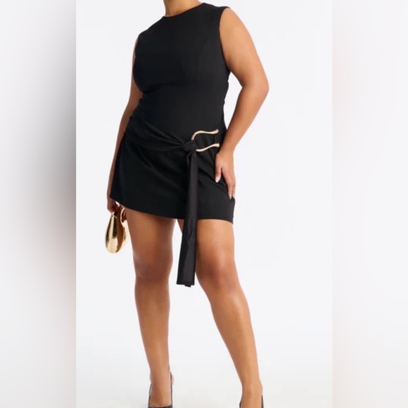 Elegant Black Sleeveless Dress - Picture 5 of 5